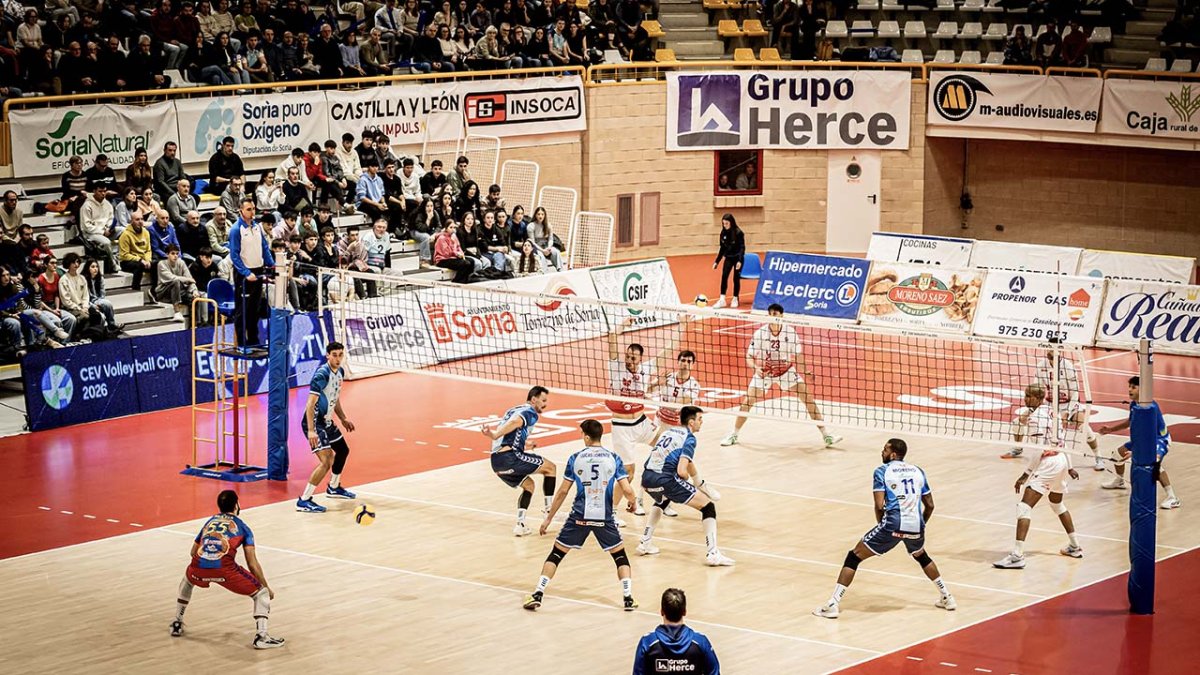 Imagen de uno de los partidos jugados por el Grupo Herce en el pabellón de Los Pajaritos.