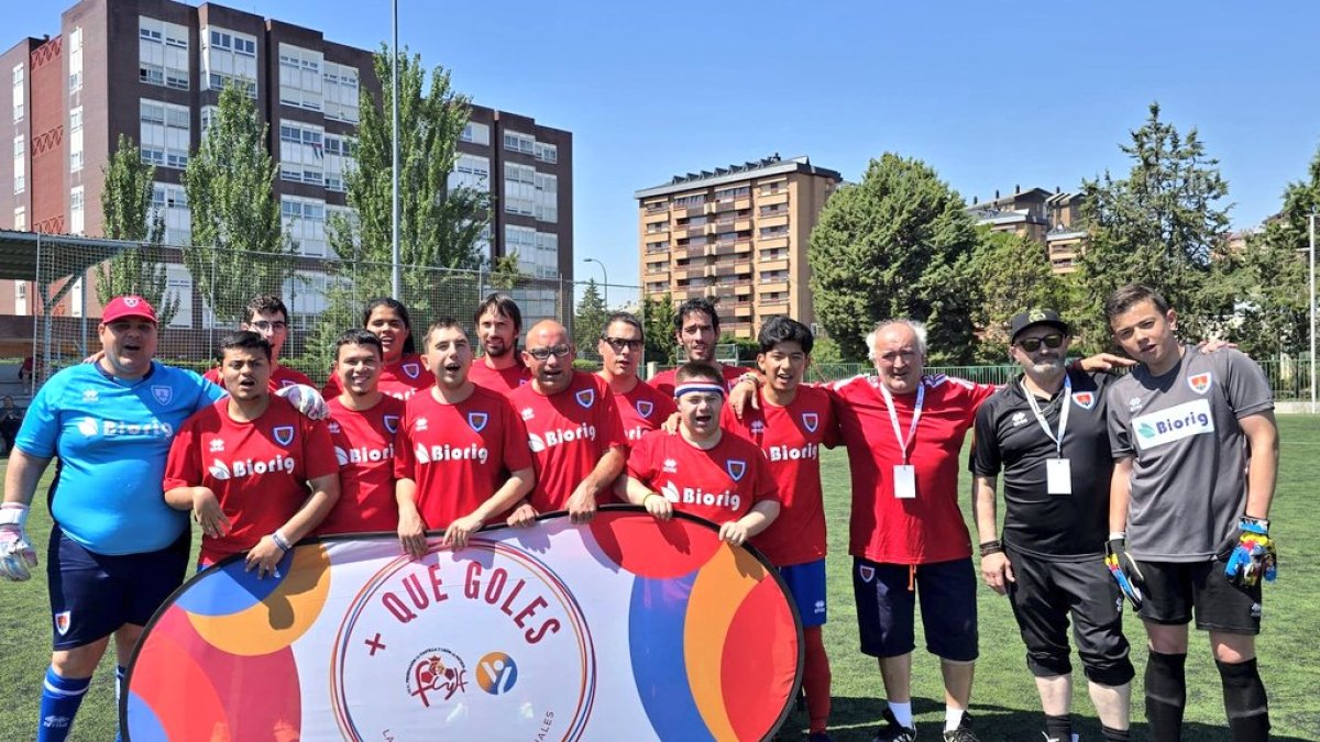 El equipo de fútbol inclusivo del C.D. Numancia.
