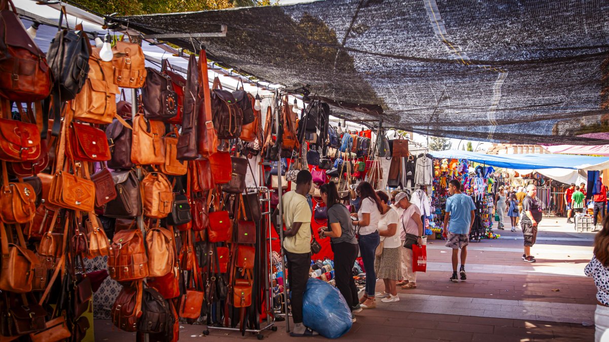 Mercadillo ambulante en el Espolón.