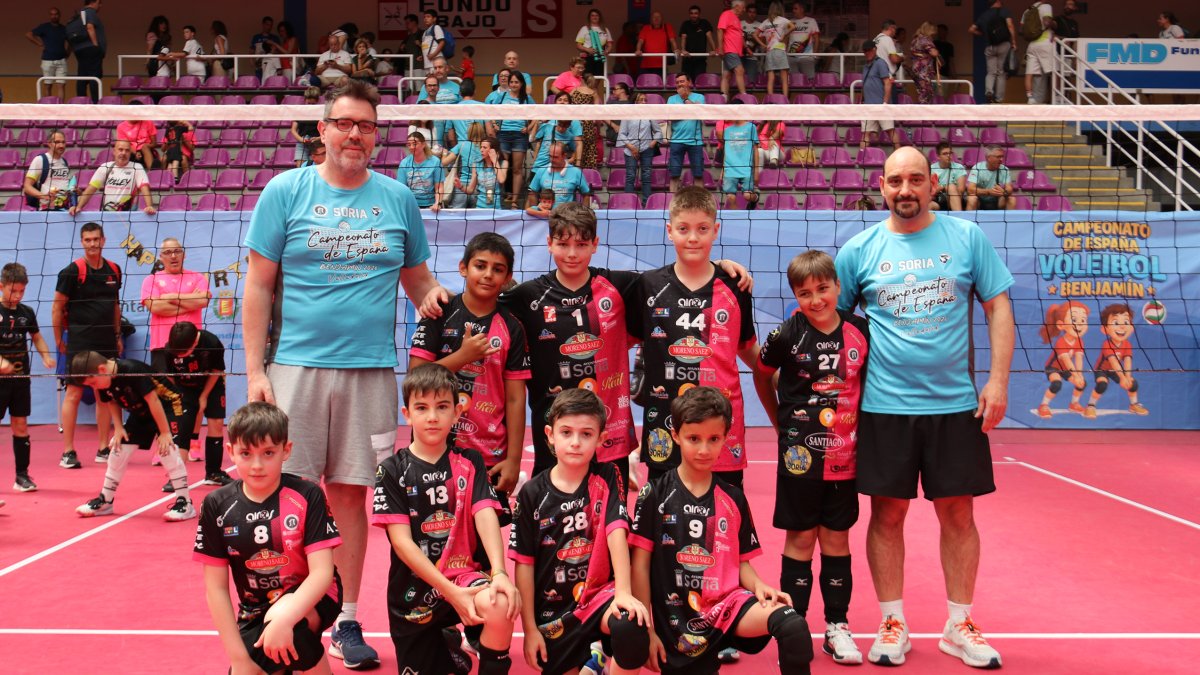 Equipo benjamín del Sporting Río Duero que ha competido en Valladolid.