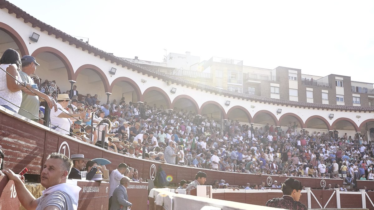 Aspecto que presentaba la plaza en la primera de la feria de San Juan.