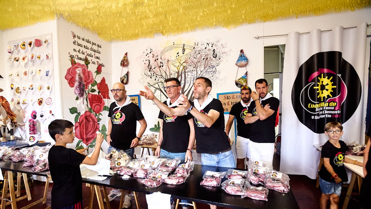 La mañana del Sábado Agés deja una de las estampas más íntimas y tradicionales de las Fiestas de San Juan.