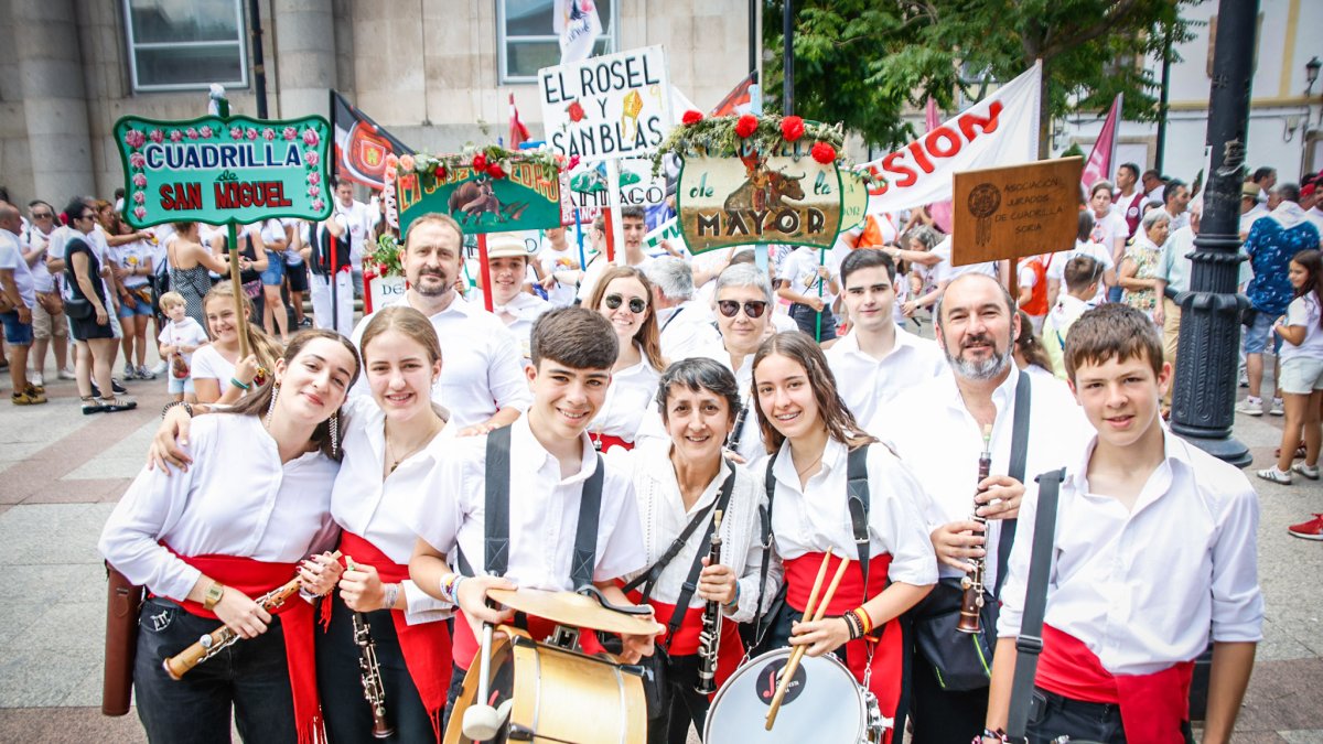 Reconocimiento a creadores y subastadores en el Sábado Agés 2026.