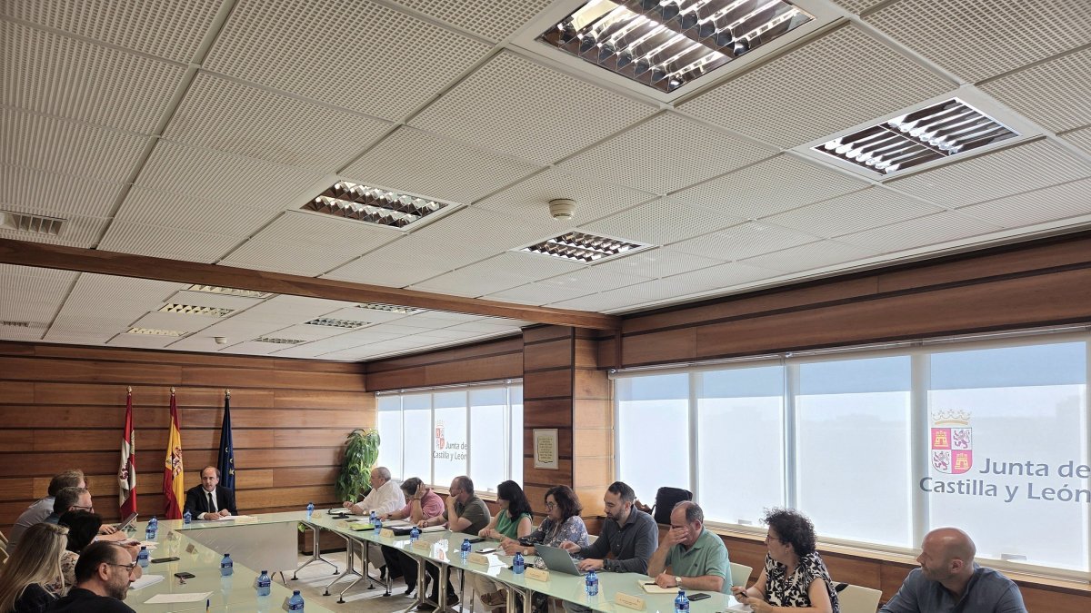 Pino en la primera reunión con los representantes de las redes de desarrollo rural de Castilla y León Princal, Rural Red y Huebra.