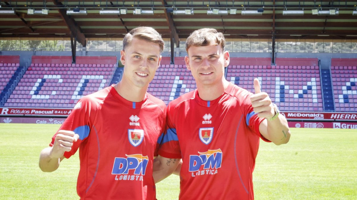 Jorge Domínguez y Víctor Charlez durante su presentación como nuevos jugadores del Numancia.