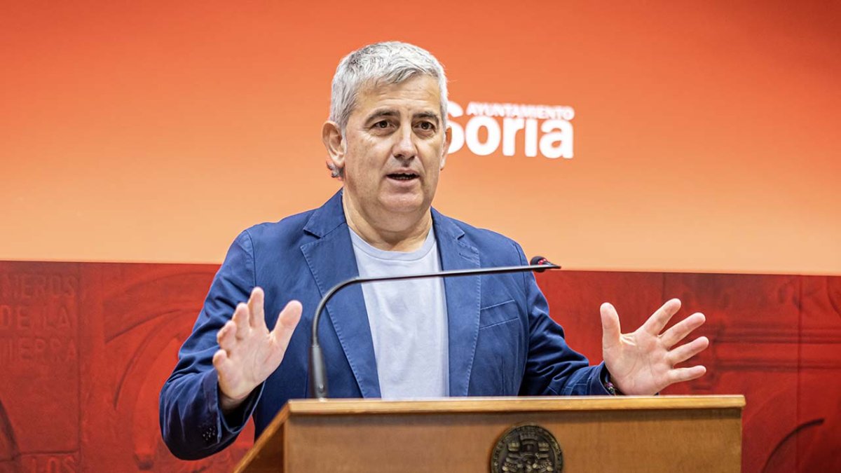 Javier Antón ayer durante su comparecencia en rueda de prensa. mario tejedor.
