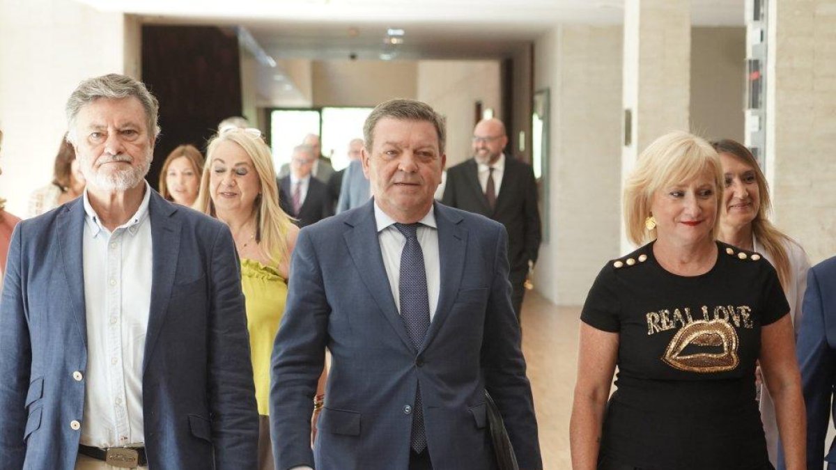 El consejero de Presidencia, Luis Miguel González Gago, presenta el programa de actuaciones que desarrollará por su departamento en la XII legislatura