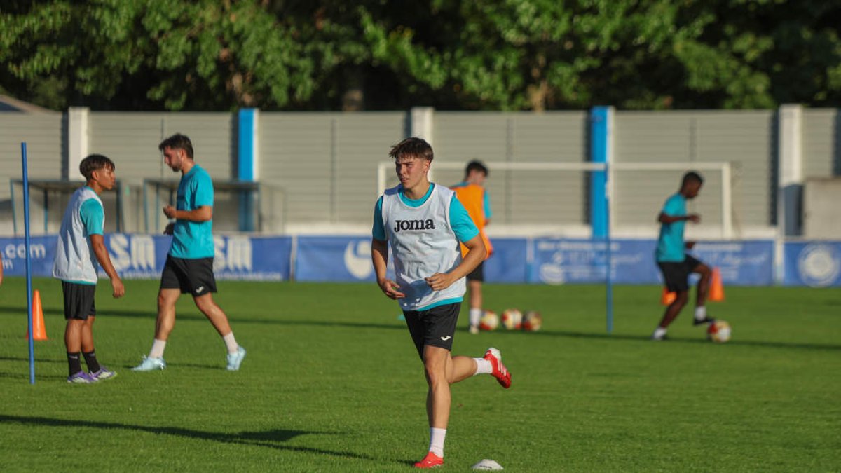 Jugadores del Almazán durante el primer partido de pretemporada.