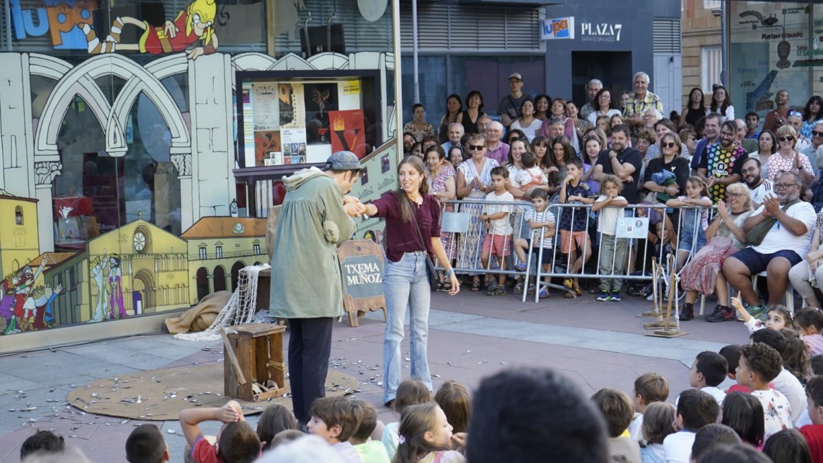El Teatro de Calle echó el cierre a la serie de espectáculos vividos en la ciudad durante todo el fin de semana.
