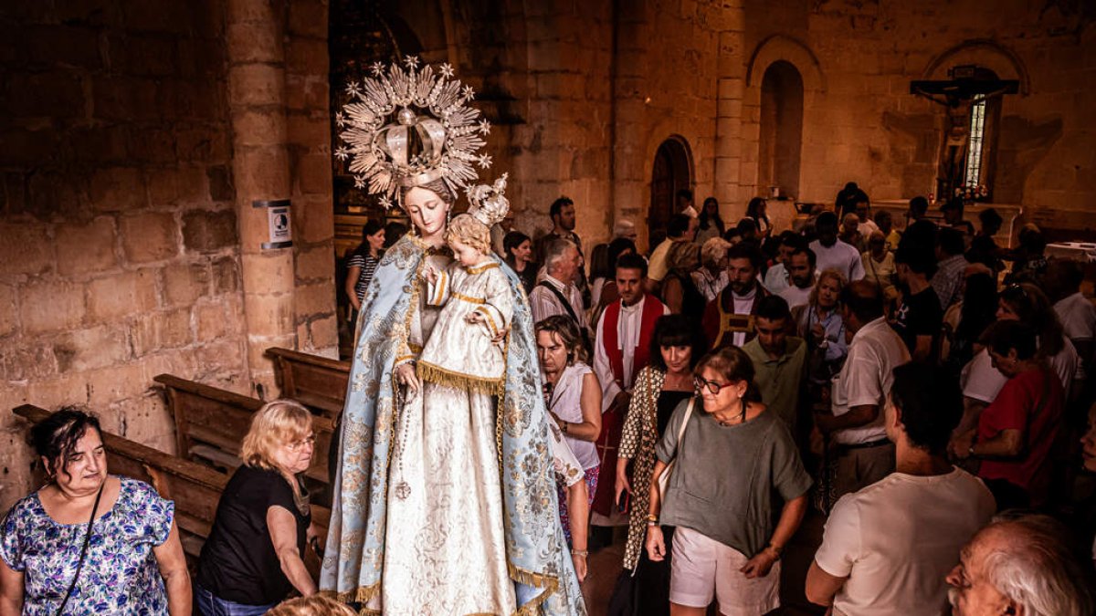 La procesión se celebra en el Cañón el Río Lobos