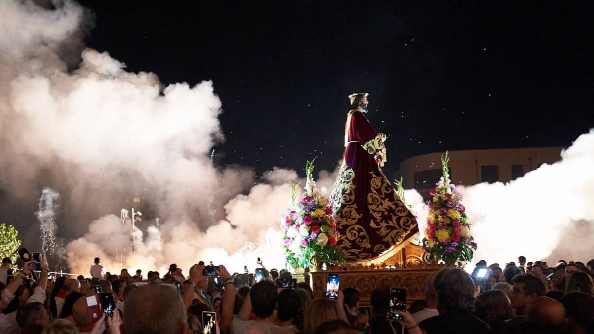 Miles de vecinos y visitantes acompañaron la procesión del Nazareno.