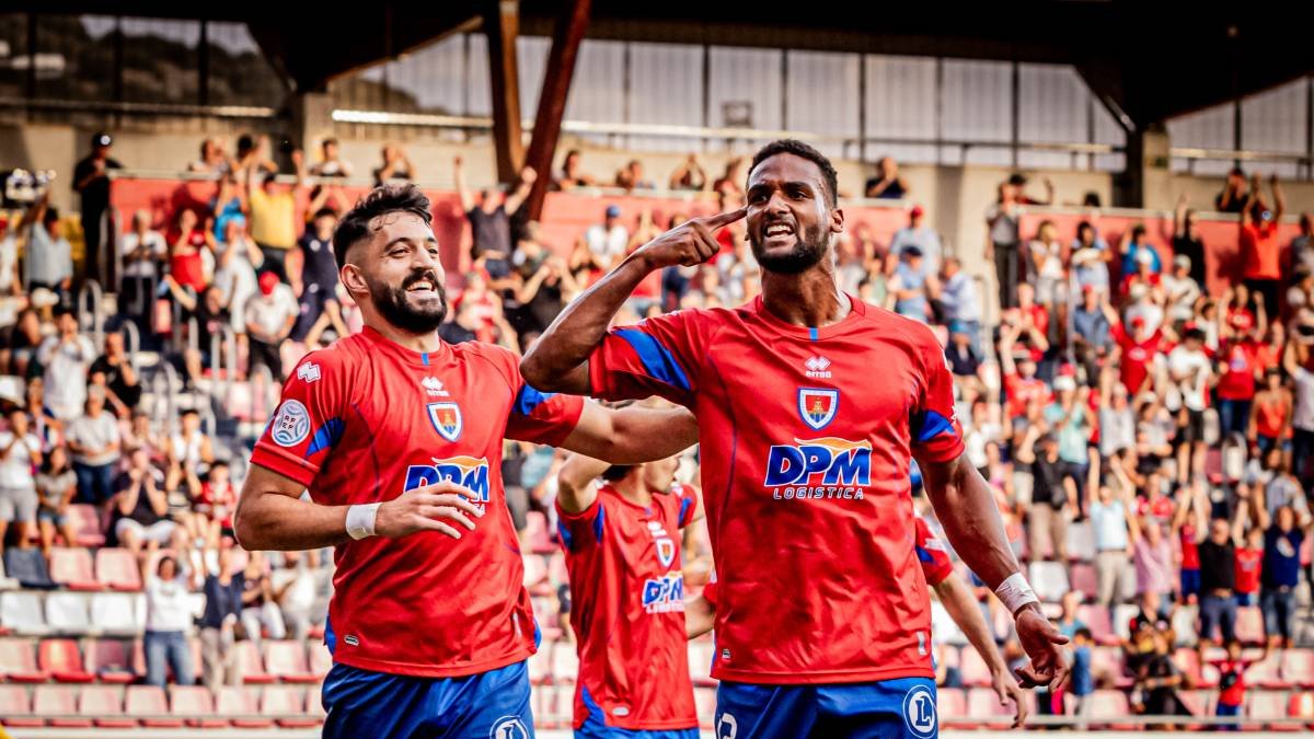 Los jugadores del Numancia celebran un gol marcado en Los Pajaritos.