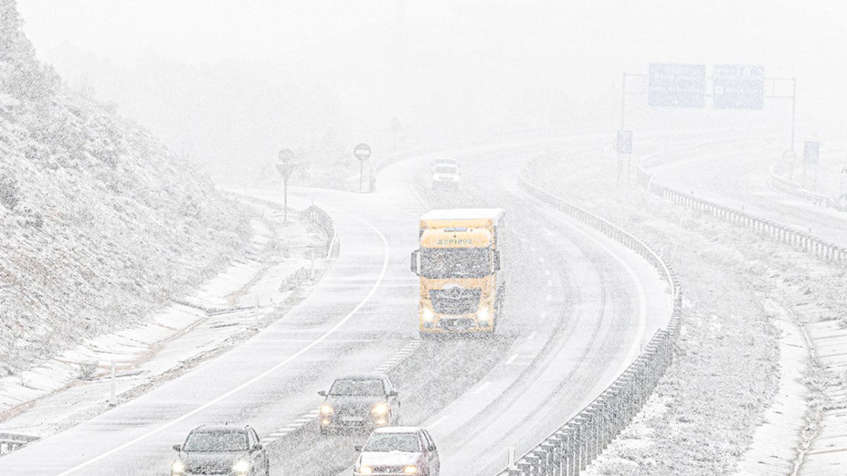 Tramo de la A2 con nieve.