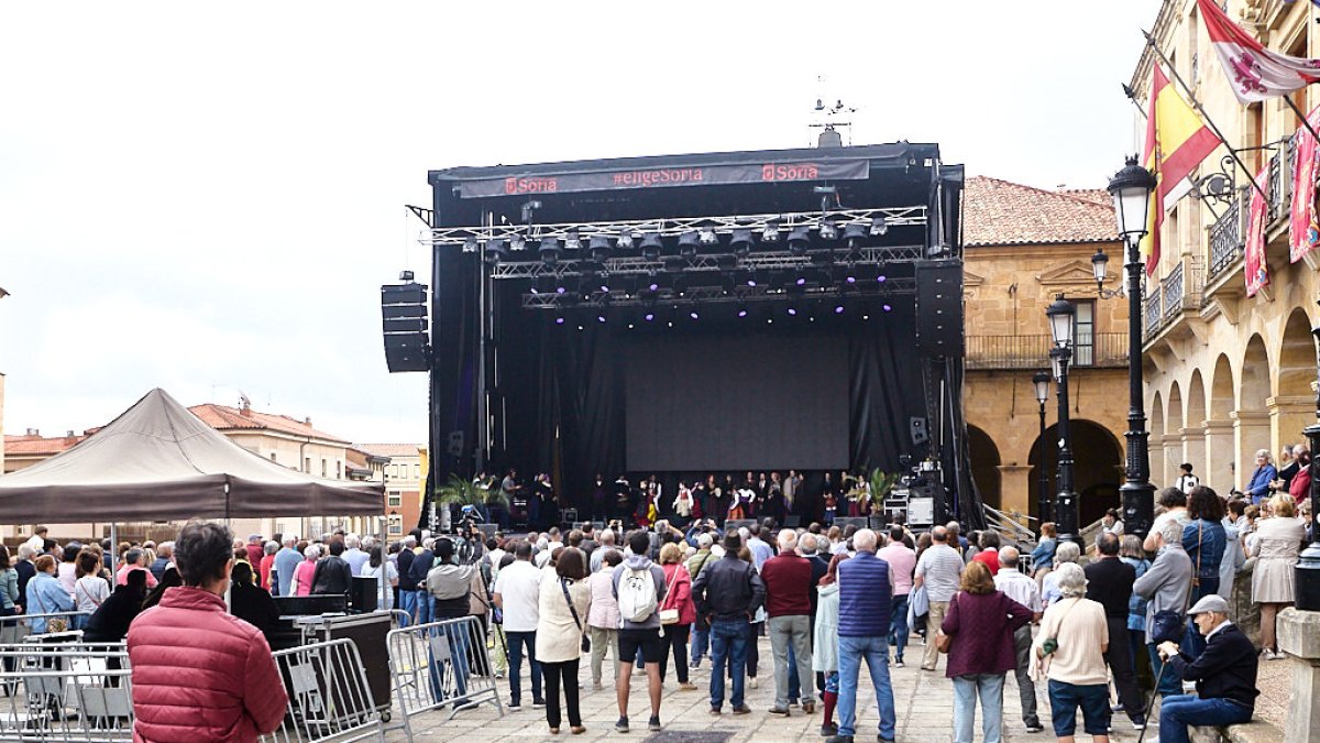 El festival llena de folklore las fiestas de San Saturio en Soria.