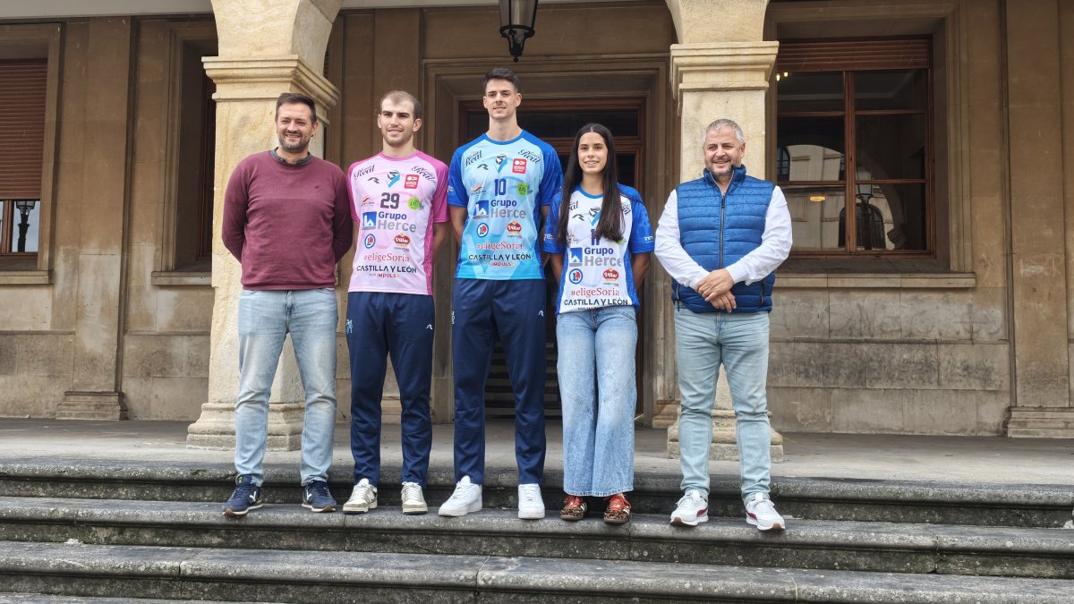 El clásico azul, el blanco y el rosa son los colores de las nuevas camisetas sorianas.
