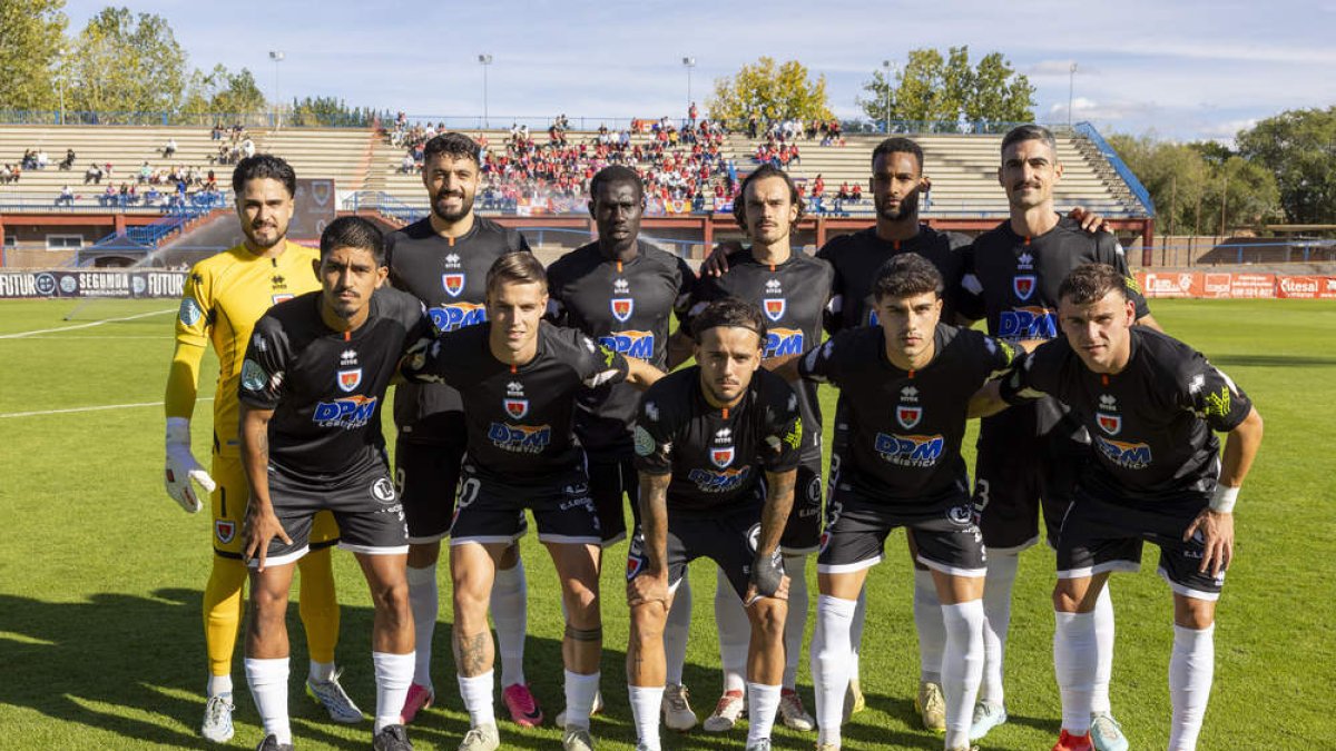 El once por el que apostó Lolo Escobar en el empate del Numancia en el campo del Ávila.