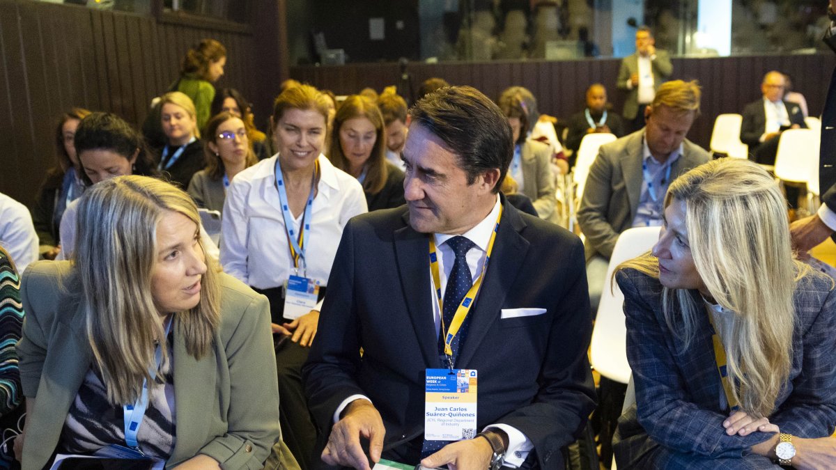 El consejero de Industria, Universidades, Empleo y Comercio, Juan Carlos Suárez Quiñones, participa en un acto en la Semana Europea de las Regiones y las Ciudades, que se celebra en Bruselas