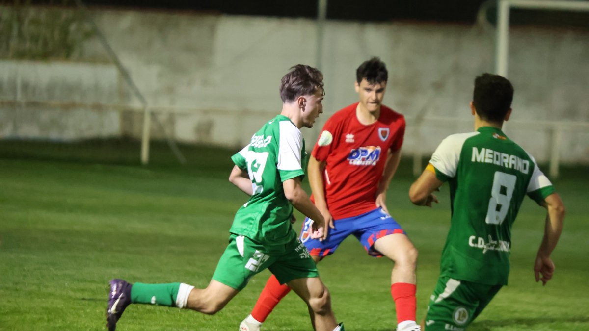 Una imagen del encuentro celebrado entre el San José y el Numancia B.