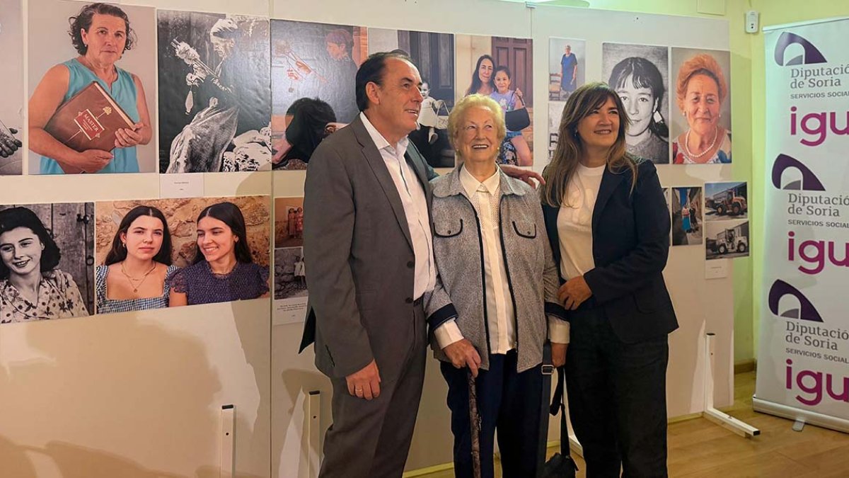 Benito Serrano y Laura Prieto junto a Sofía.