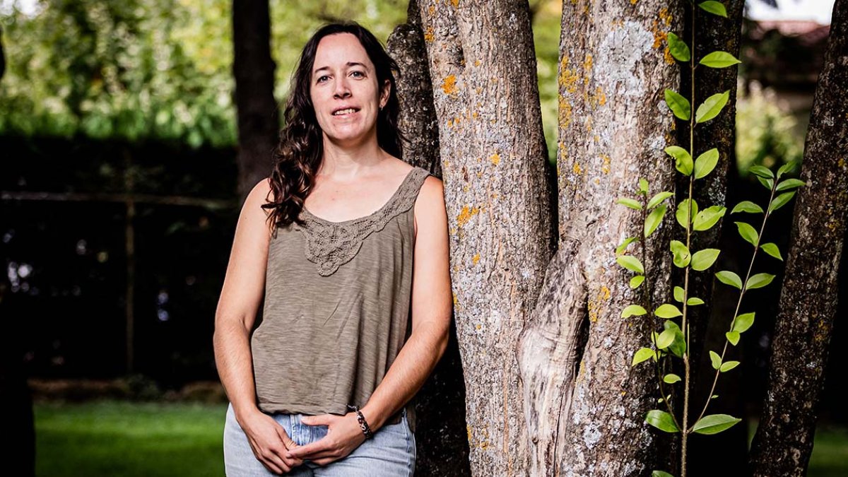 iAlba Sanmiguel, investigadora que ha participado en el estudio dendroclimático de los árboles.