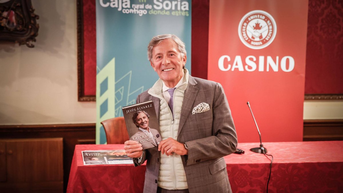 El Casino de Soria acogió la presentación de su libro biográfico.