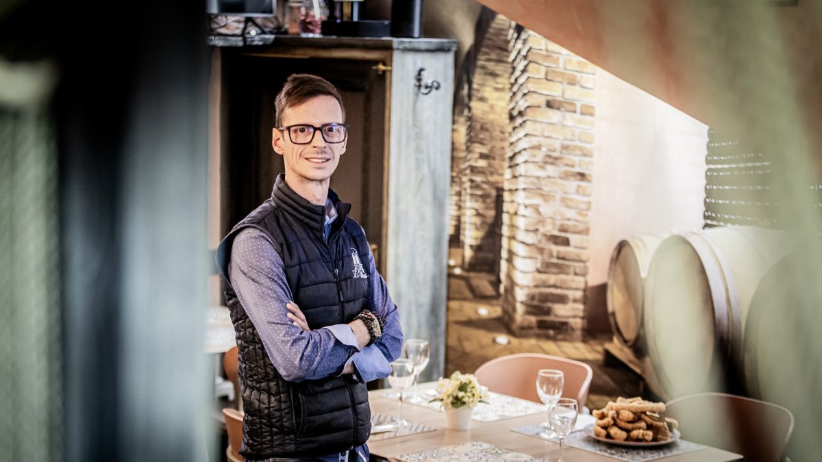 Sergio Ruiz, segunda generación al frente del restaurante El Portillo en Soria.