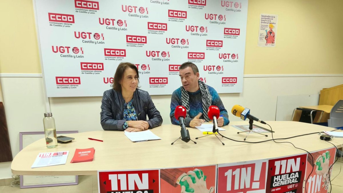 María Enciso y Juan Manuel Peña, durante la presentación de la huelga del 11-N
