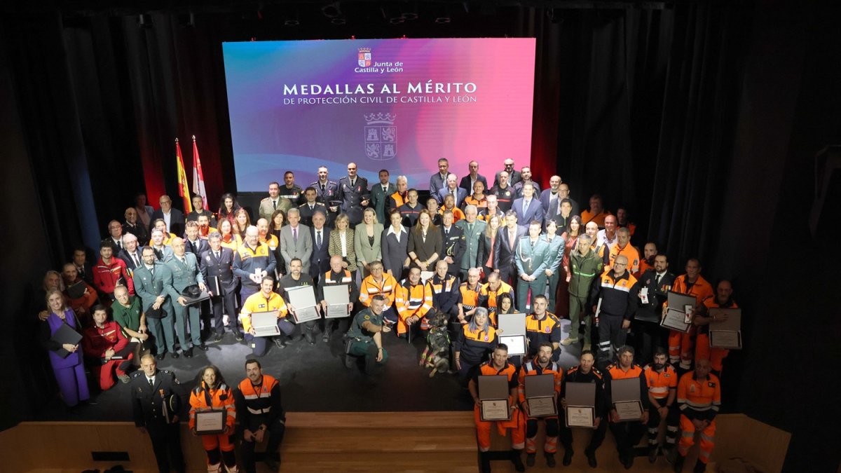 Fotografía de los premiados con las Medallas al Mérito de la Protección Ciudadana de Castilla y León.