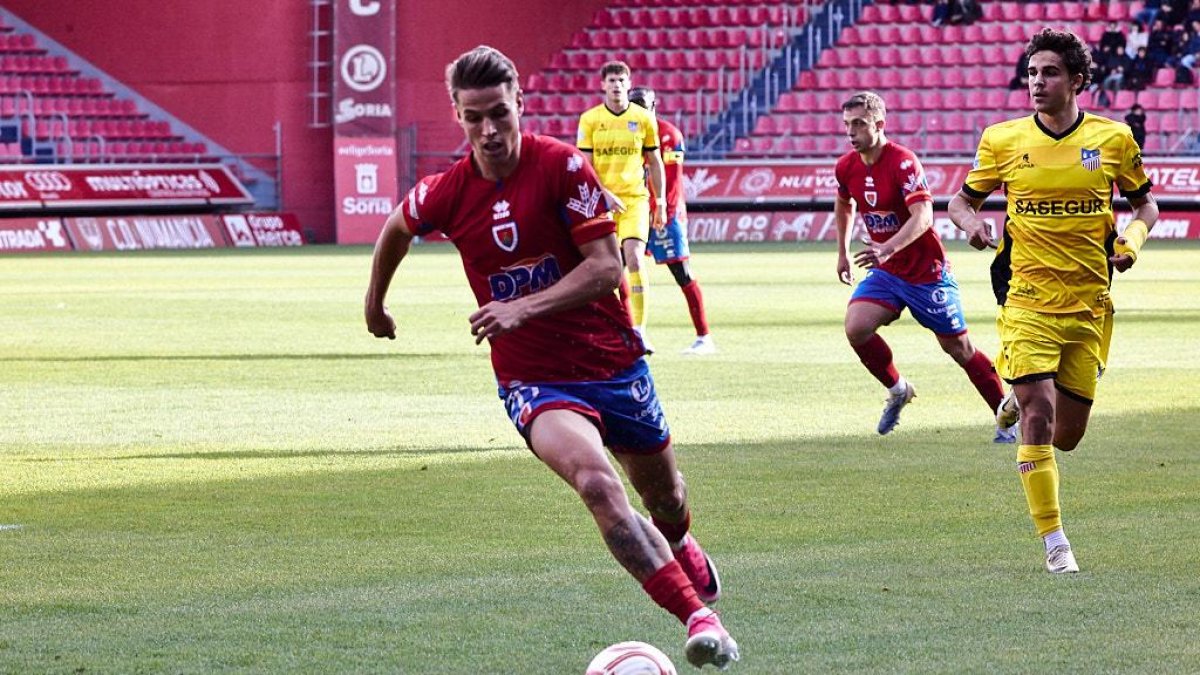 Jorge Domínguez en un lance de la primera parte.