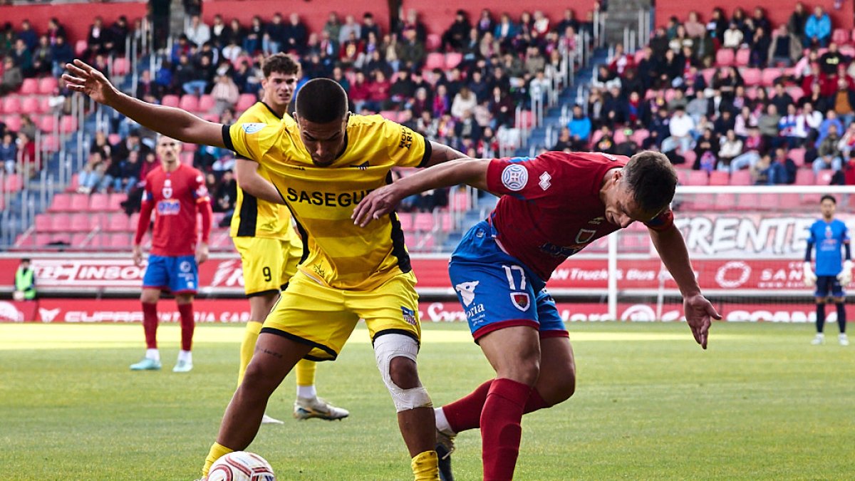 Los rojillos encajan su primera derrota tras una dolorosa remontada del Navalcarnero.