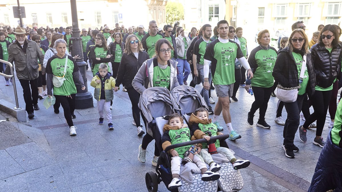 El Camino por Soria contra el Cáncer contó con participación de mayores y pequeños en un recorrido de cuatro kilómetros.