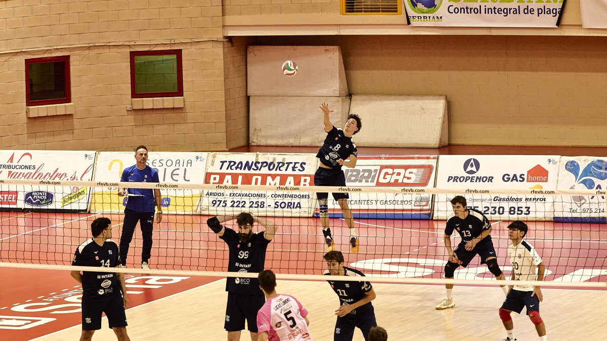 El Grupo Herce logró ante San Sadurniño su primera victoria de la temporada en Los Pajaritos.