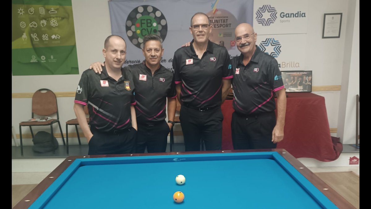 Los integrantes del C.A. Numancia durante su participación en Gandía.