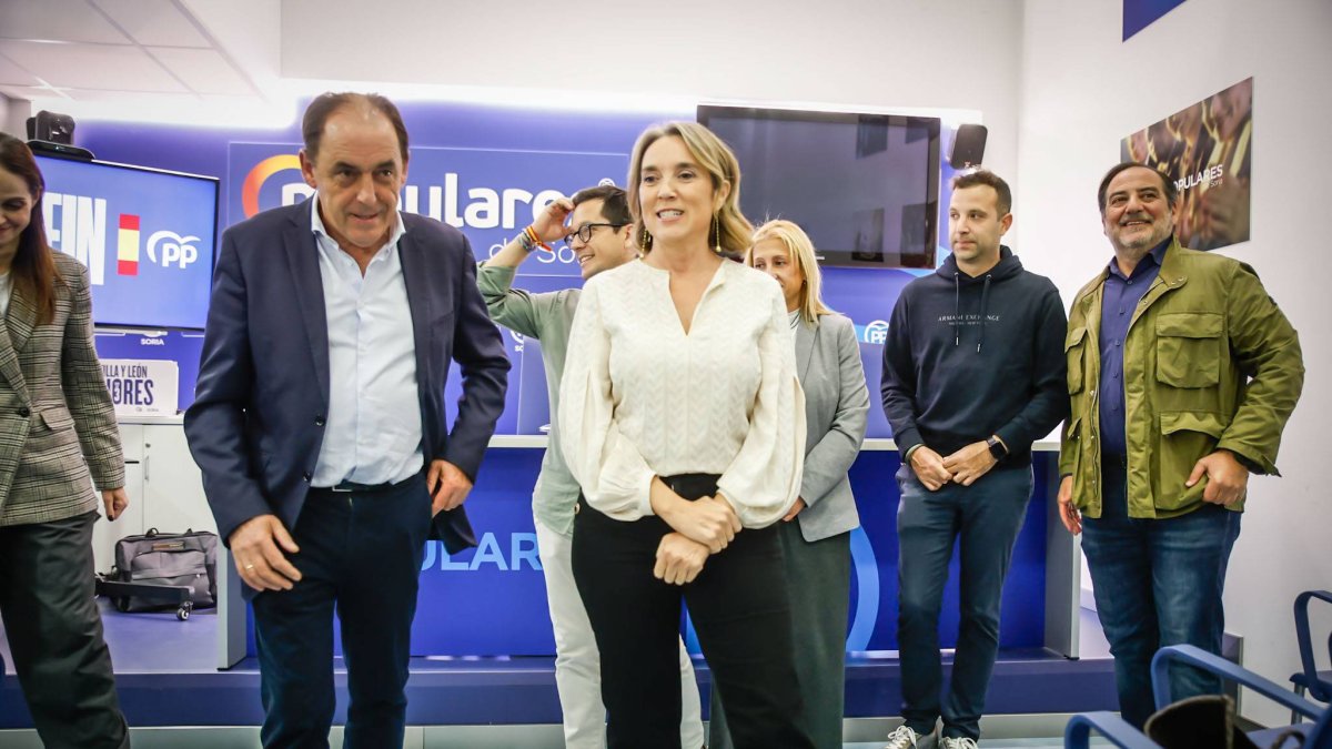 Cuca Gamarra con las candidatura del PP de Soria al 29-N