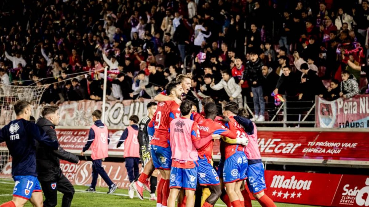 Celebración de los jugadores numantinos con su clasificación copera.