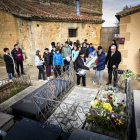 Ofrendas florales y poemas para recordar