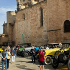 Los vehículos centenarios causaron sensación ayer en El Burgo