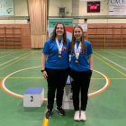 Beatriz Hernández y Daniela Corchón con sus medallas de oro.