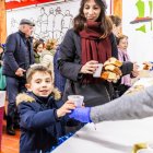 Una deliciosa merienda navideña compartida por decenas de vecinos
