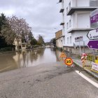Varios vecinos han tenido que ser desalojados y la carretera nacional está cortada