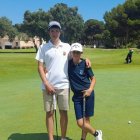 Los jóvenes golfistas sorianos Miguel López y Enzo Jiménez.