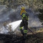 Extinción de un incendio forestal en una imagen de archivo. HDS