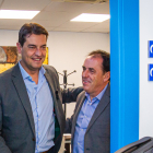 Ibáñez ayer junto a Benito Serrano en la sede del PP de Soria. MARIO TEJEDOR