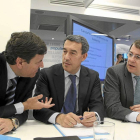Los presidentes provinciales de Palencia (Carlos F. Carriedo) y Ávila (Antolín Sanz), junto al secretario general del PPCyL, Alfonso F. Mañueco, en una imagen de archivo.-ICAL
