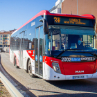 Autobus urbano por las calles de la ciudad. MARIO TEJEDOR