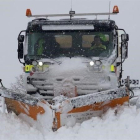 Una quitanieves trabaja durante una nevada anterior. --EUROPA PRESS