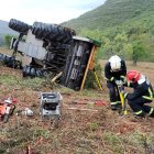 Los bomberos de Ólvega excarcelan el cadáver.-Bomberos Ólvega