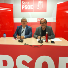 El diputado Javier Antón y el senador y secretario provincial, Luis Rey, tras valorar los Presupuestos del Estado. HDS