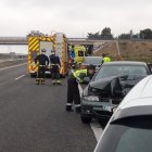 Accidente de tráfico con 11 vehículos implicados en la A-6, en Palacios de Goda (Ávila). BOMBEROS DE LA DIPUTACIÓN DE VALLADOLID