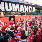 El autobús del Numancia ya está preparado para los desplazamientos por la Primera RFEF a la espera de la confección de los dos grupos. GONZALO MONTESEGURO